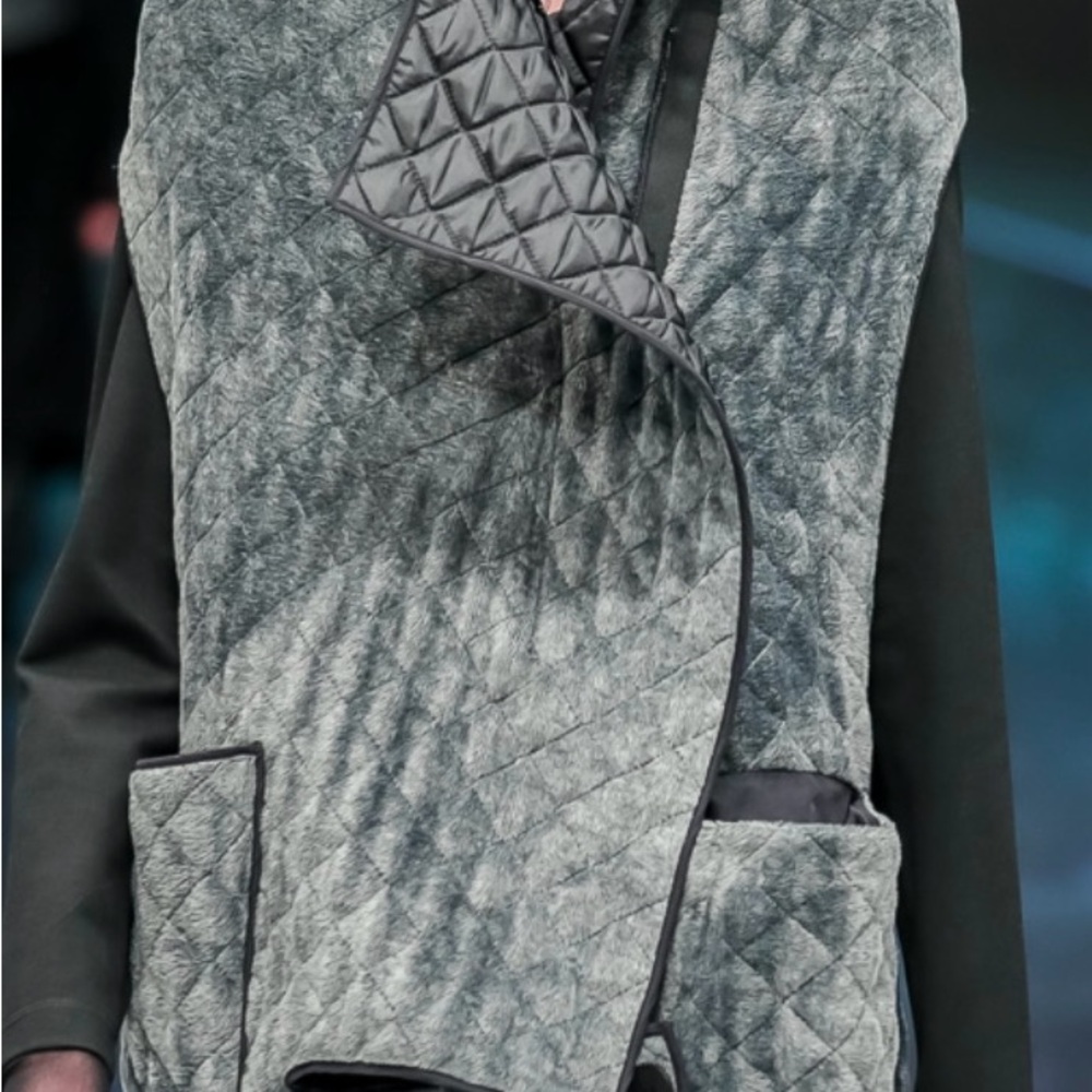 Chic Black and Gray Hooded Vest - Picture 5 of 6
